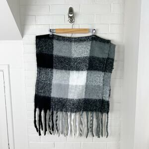 Chunky Soft Knit Black Grey Plaid Fringe Scarf